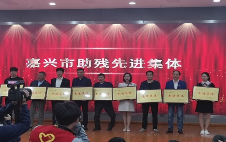 大爱耀暖人间