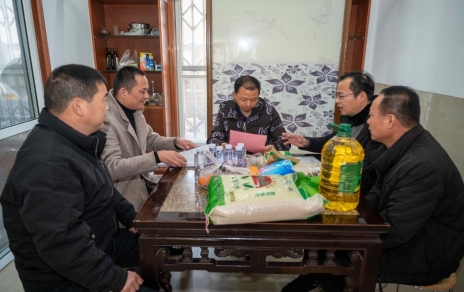 2024，，，在涌动的爱心中，，，温暖开启…